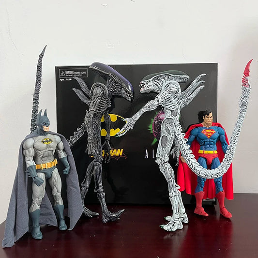 Bruce Wayne vs Alien & Superman vs Xenomorph – NYCC 2019 Exclusive Figures