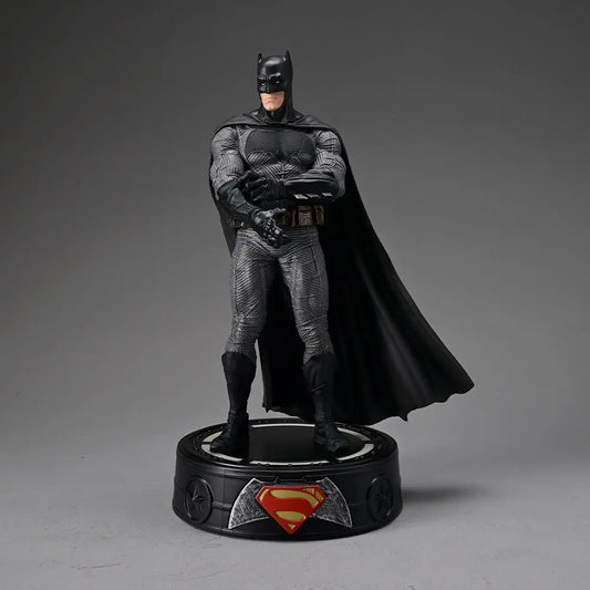 Justice League Batman Deluxe – 21cm Light-Up Model